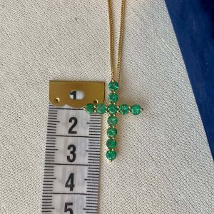 Emerald Cross Pendant - Photo 4